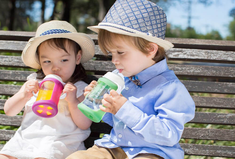 Straw vs Spout - Which Sippy Cup is best for your baby or toddler